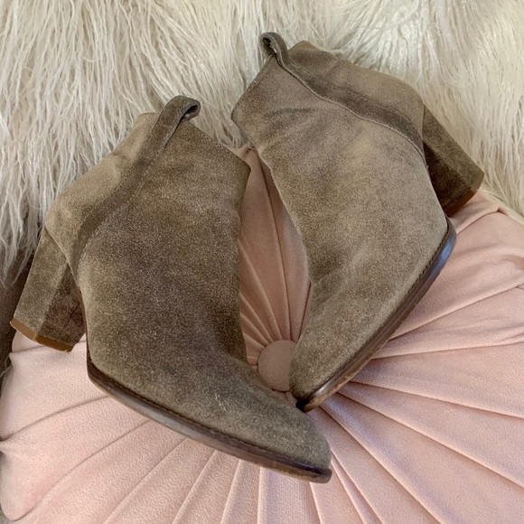 Madewell The Billie Boot in Olive Green Suede - Picture 10 of 11